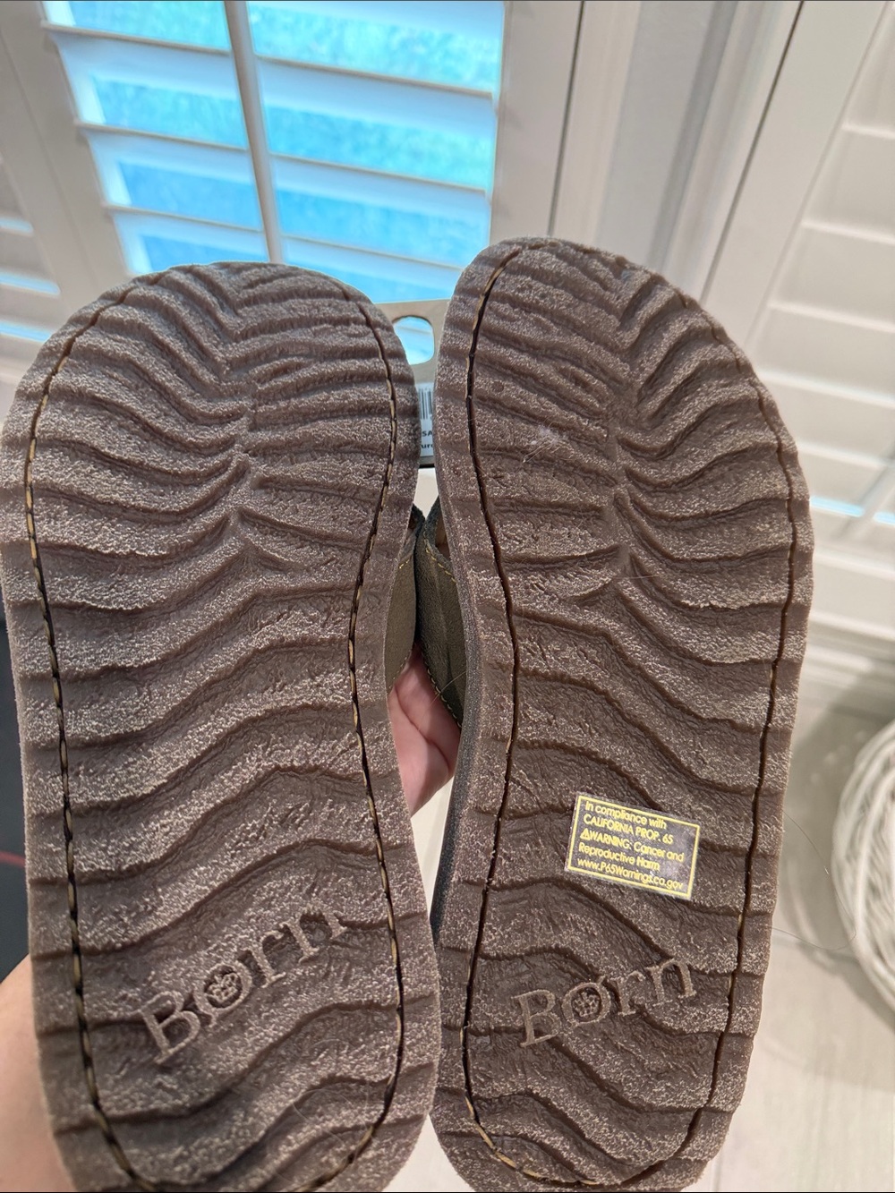 NWT Born Brown and Tan Men's Leather Flip Flop Sandals - Picture 2 of 4